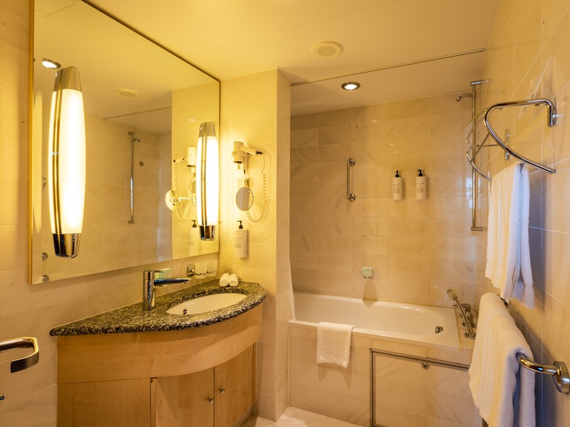 Expedition Suite | Owners suite on upper deck